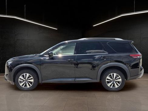 Used 2025 Nissan Pathfinder SL FWD image 4