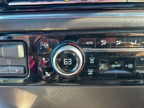 Used 2024 GMC Sierra 2500 SLT image 30