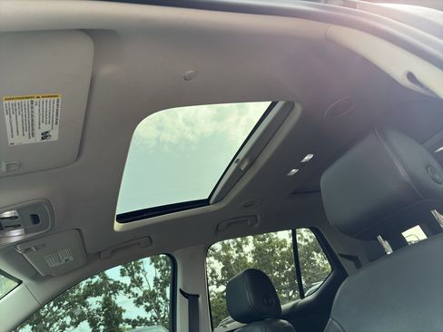 Used 2021 Chevrolet Traverse Premier w/ Redline Edition FWD image 11