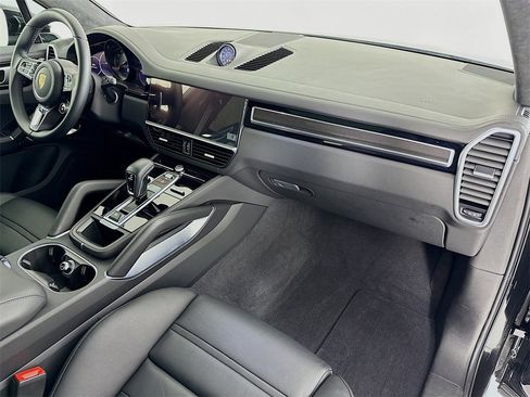 Used 2023 Porsche Cayenne Turbo image 33