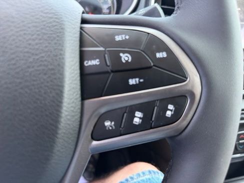 Used 2022 Jeep Cherokee Limited AWD/4WD image 22