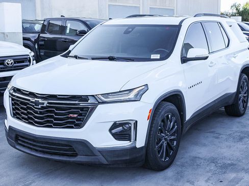 Used 2022 Chevrolet Traverse RS image 3