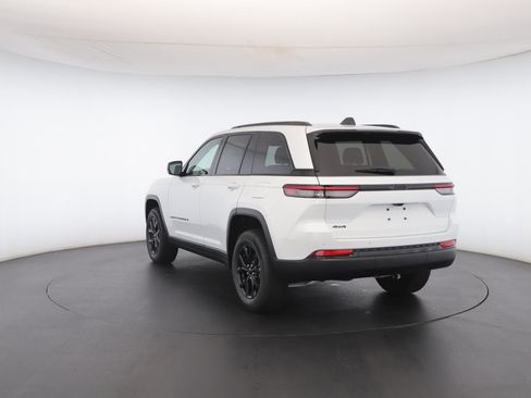 New 2025 Jeep Grand Cherokee Altitude image 22