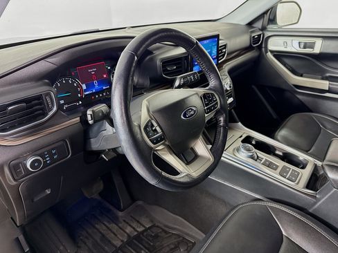 Used 2022 Ford Explorer Limited image 8