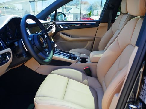 New 2026 Porsche Macan AWD/4WD image 5