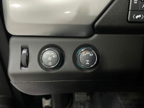 Used 2018 Chevrolet Suburban Premier image 20