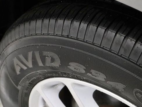 Used 2023 Chrysler Pacifica Touring-L image 19