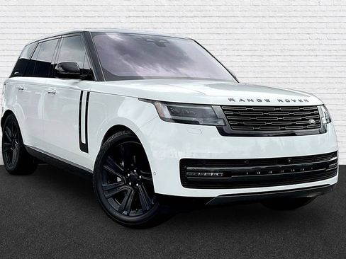 Used 2023 Land Rover Range Rover SE AWD/4WD image 3