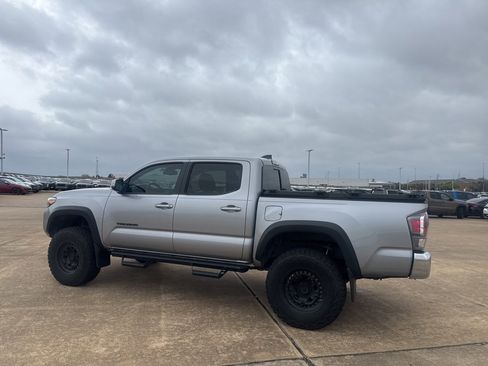 Used 2020 Toyota Tacoma TRD Off-Road image 13