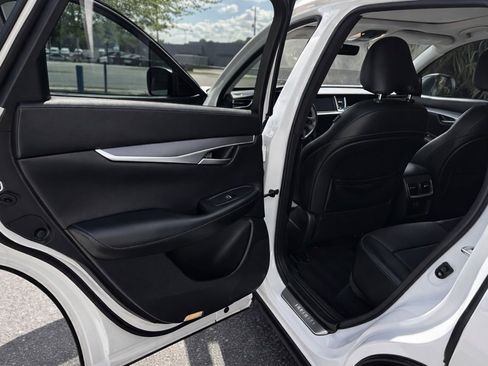 Used 2023 INFINITI QX50 Luxe image 16