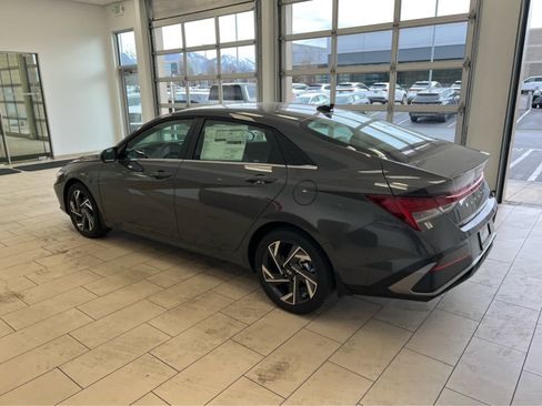 New 2026 Hyundai Elantra Limited image 11