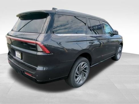 New 2025 Lincoln Navigator Reserve image 8