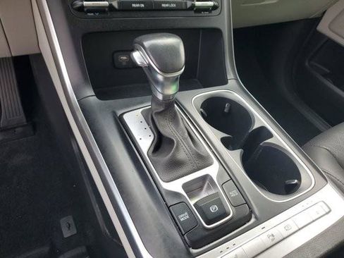 Used 2024 Kia Carnival LX image 31