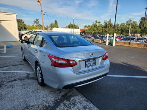 Used 2016 Nissan Altima 2.5 S w/ Power Driver Seat Package FWD image 4