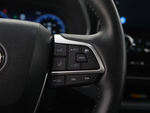 Used 2024 Toyota Highlander Limited AWD/4WD image 31