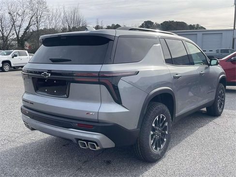 New 2026 Chevrolet Traverse Z71 w/ Enhanced Driving Package image 3