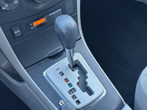 Used 2010 Toyota Corolla image 19