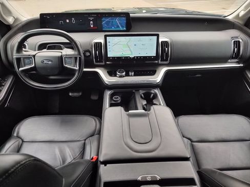 Used 2025 Ford Expedition Platinum AWD/4WD image 9