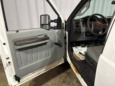 Used 2015 Ford F250 XL w/ XL Value Package AWD/4WD image 3
