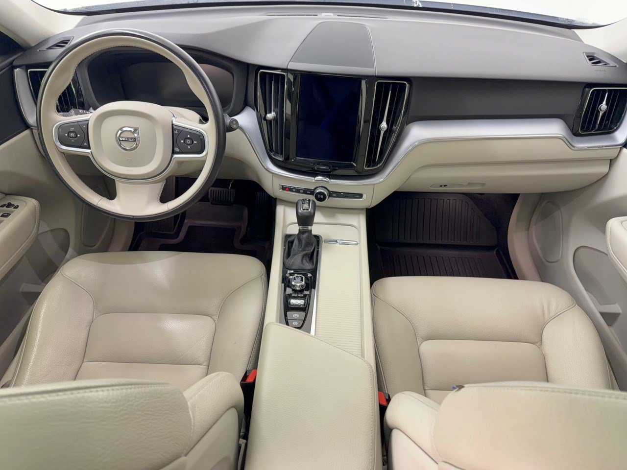 Used 2021 Volvo XC60 T5 Momentum w/ Premium Package AWD/4WD image 17