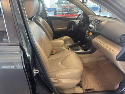 Used 2011 Toyota RAV4 Limited image 17