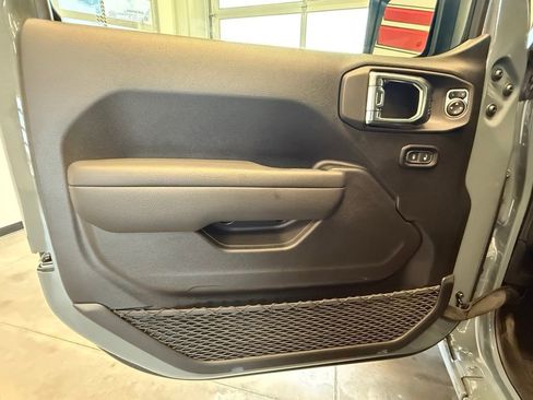 New 2025 Jeep Gladiator Sport image 25