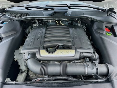 Used 2017 Porsche Cayenne Platinum Edition image 37