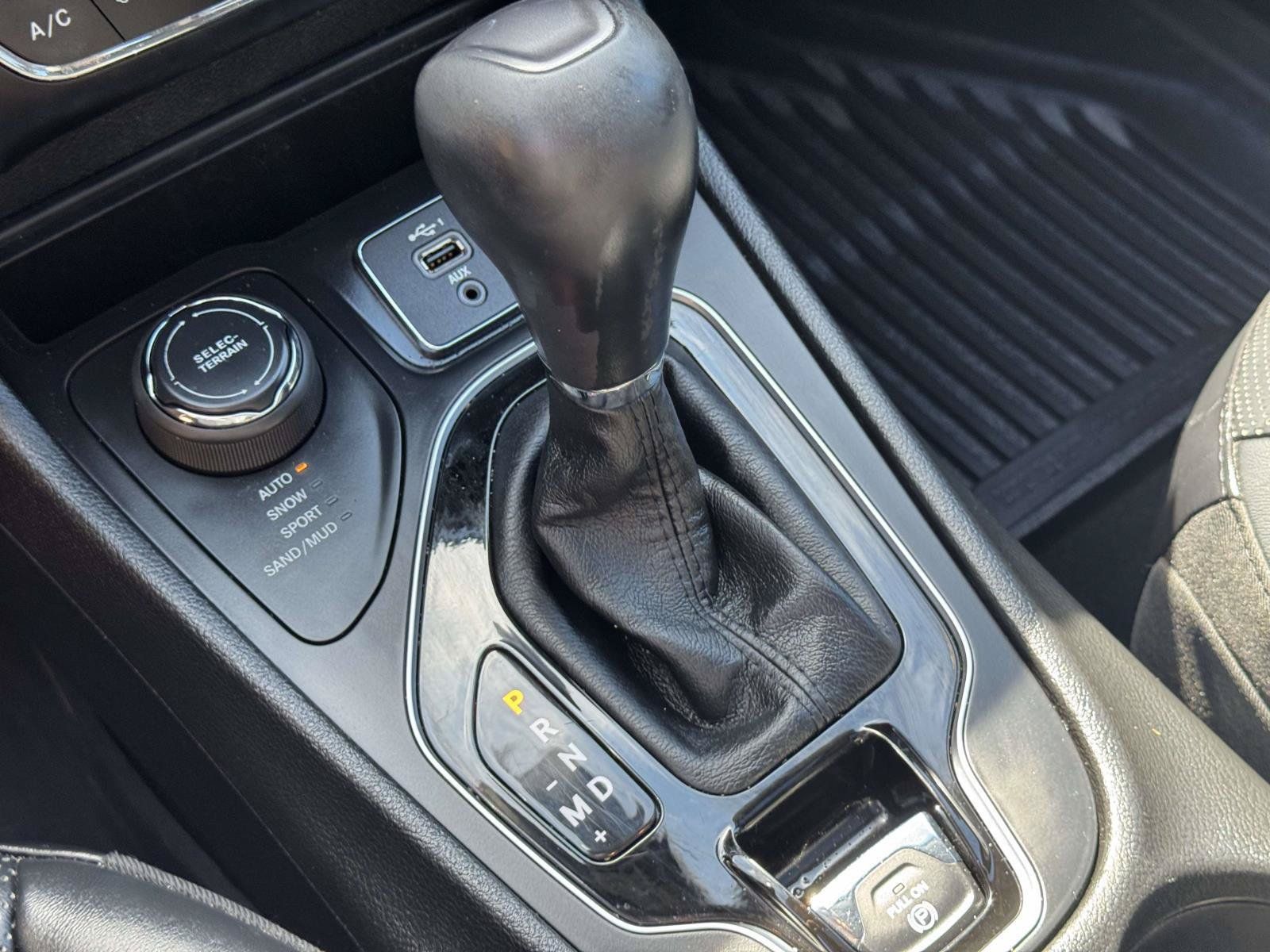 Used 2019 Jeep Cherokee Limited AWD/4WD image 28