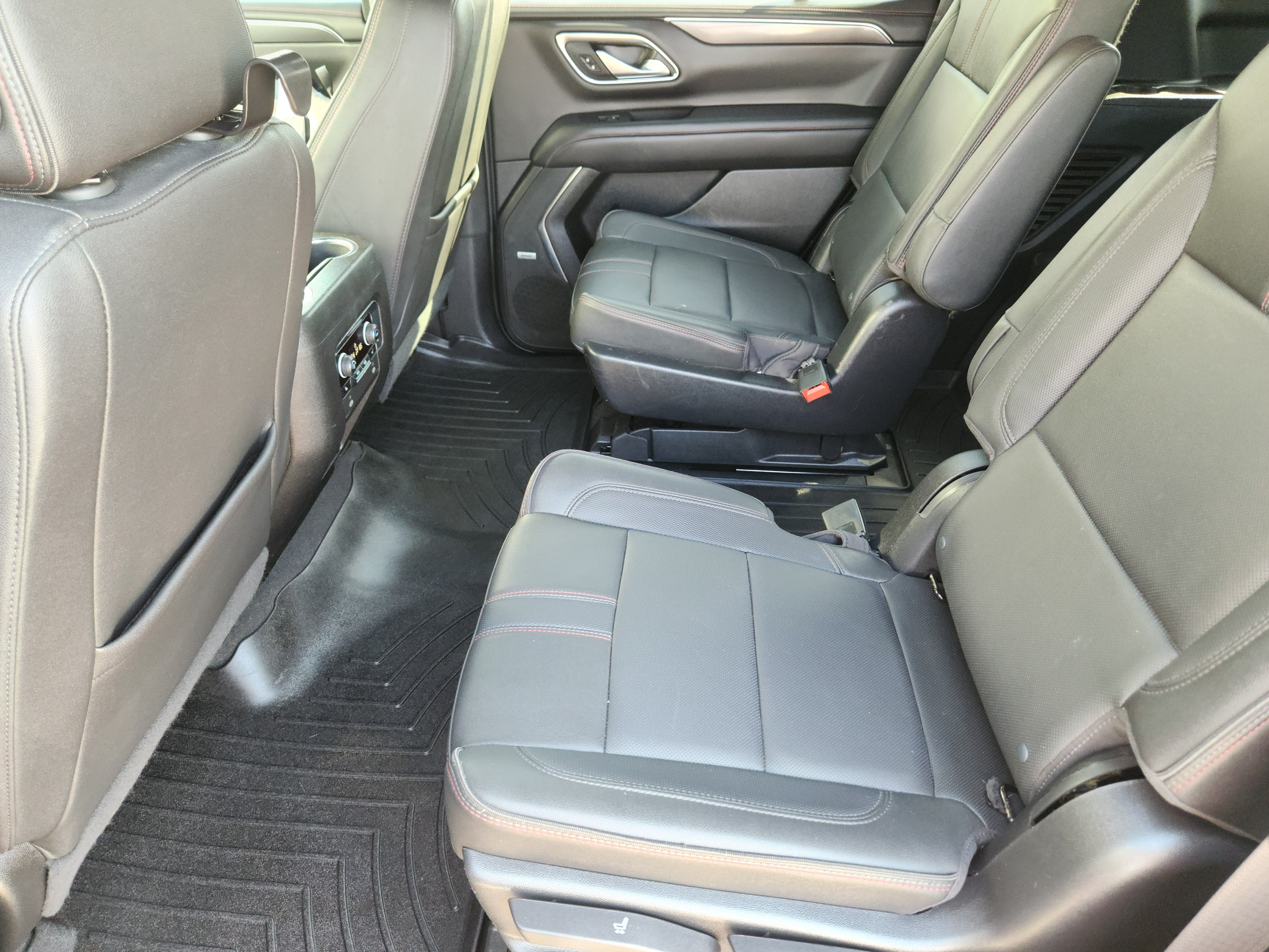 Used 2022 Chevrolet Tahoe RST w/ Luxury Package RWD image 22