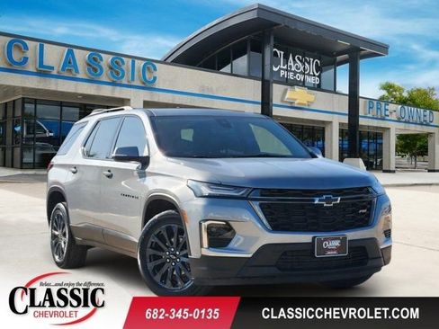 Used 2023 Chevrolet Traverse RS image 1