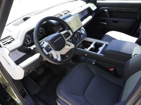 New 2026 Land Rover Defender 110 X-Dynamic SE AWD/4WD image 18