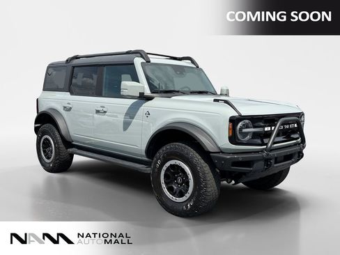 Used 2022 Ford Bronco Outer Banks w/ Sasquatch Package AWD/4WD image 7