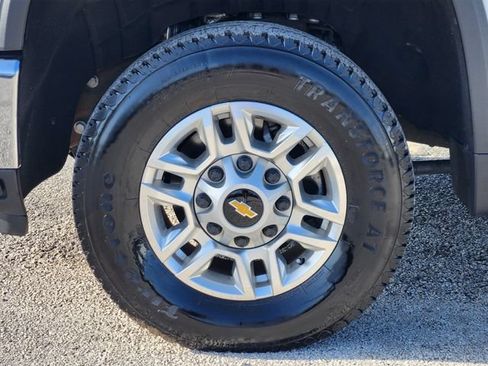 Used 2025 Chevrolet Silverado 2500 LT w/ Convenience Package AWD/4WD image 10