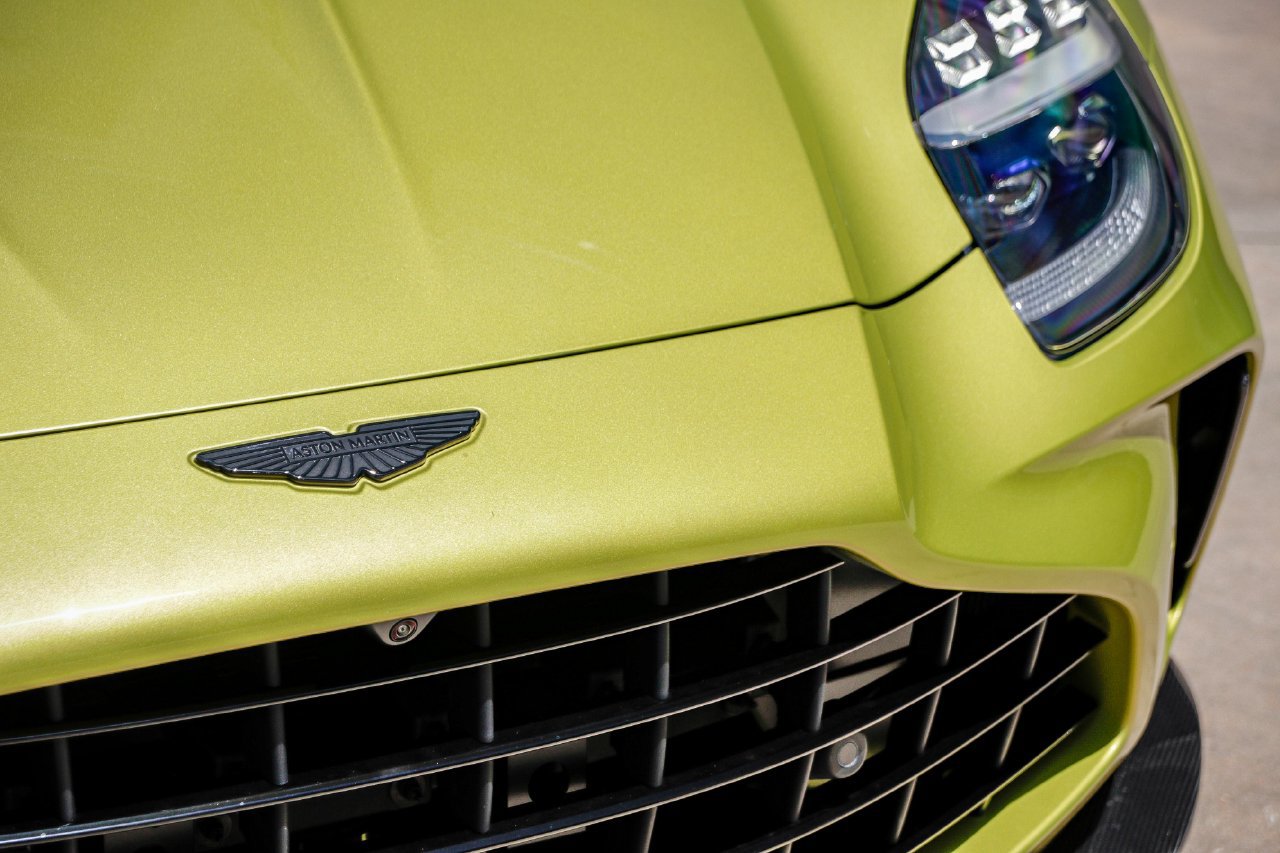 Used 2025 Aston Martin V8 Vantage Coupe RWD image 4
