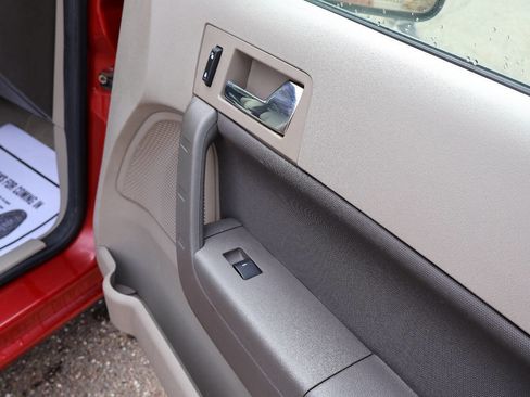 Used 2010 Ford Focus SES FWD image 16
