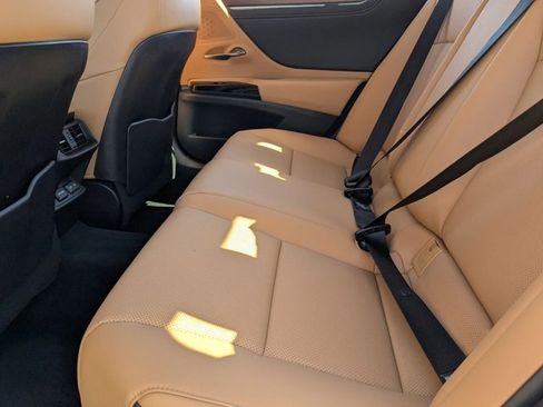 Used 2024 Lexus ES 350 ES 350 w/ Premium Package image 17