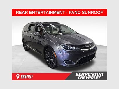 Used 2018 Chrysler Pacifica Limited w/ Tire & Wheel Group