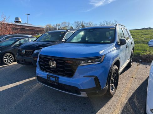 Used 2025 Honda Pilot TrailSport image 6
