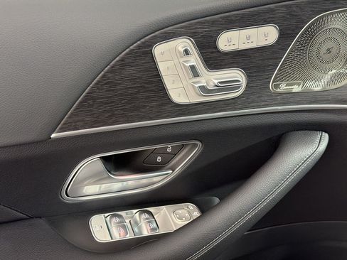 New 2026 Mercedes-Benz GLS 580 4MATIC image 21