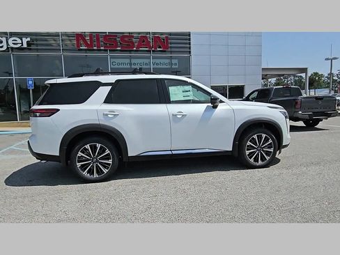 New 2026 Nissan Pathfinder Platinum FWD image 33