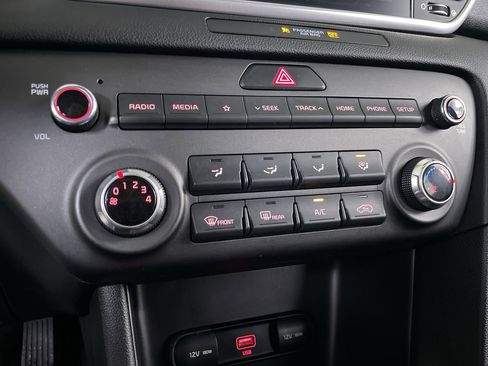 Used 2022 Kia Sportage LX image 16