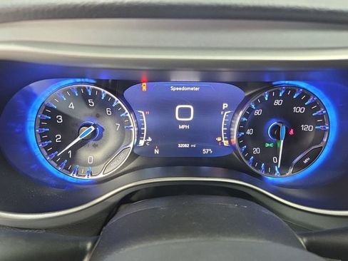 Used 2023 Chrysler Pacifica Touring-L w/ S Appearance Package FWD image 13