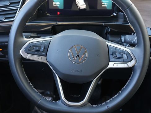 Used 2025 Volkswagen Atlas SE image 23