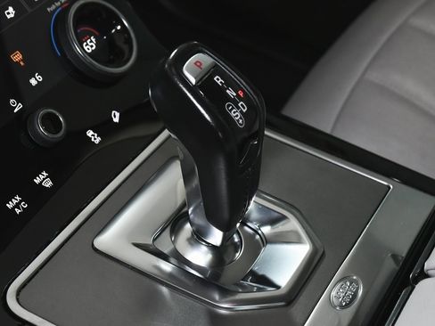 Used 2022 Land Rover Range Rover Evoque SE image 43