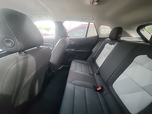 Used 2024 Chevrolet Trax LS w/ LS Convenience Package FWD image 4