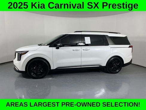 Used 2025 Kia Carnival SX Prestige image 3
