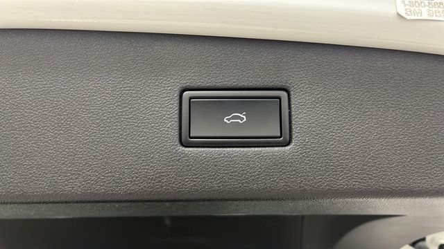 Used 2021 Volkswagen Tiguan SEL AWD/4WD image 29