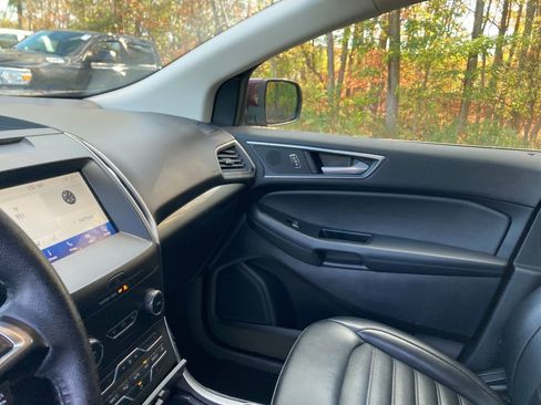 Used 2020 Ford Edge SEL w/ Cold Weather Package image 16