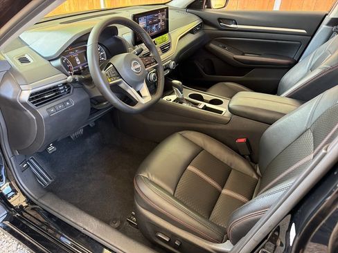 Used 2026 Nissan Altima 2.5 SR FWD image 2