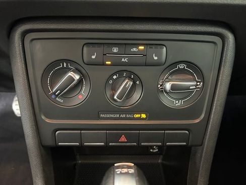 Used 2013 Volkswagen Beetle 2.0T FWD image 20